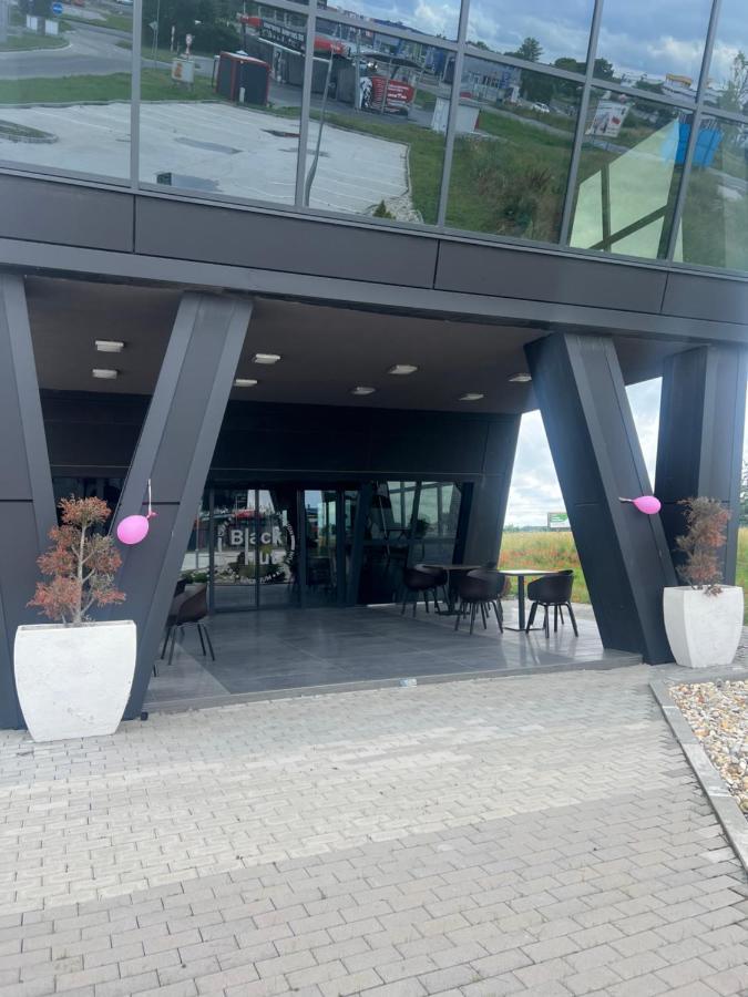 Black Hut Pension&Restaurant *** Hotel Dunajska Streda Bagian luar foto